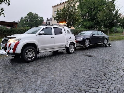 Towing vehicle - Toyota HiLux